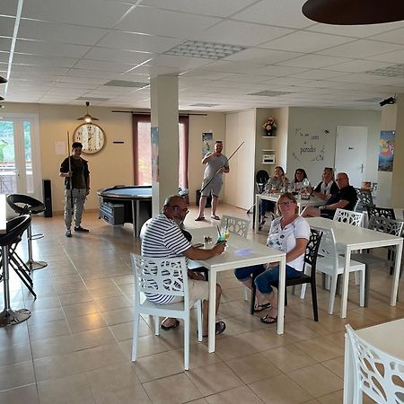 Val St Georges Hotel Saint-Georges-de-Luzencon Bagian luar foto