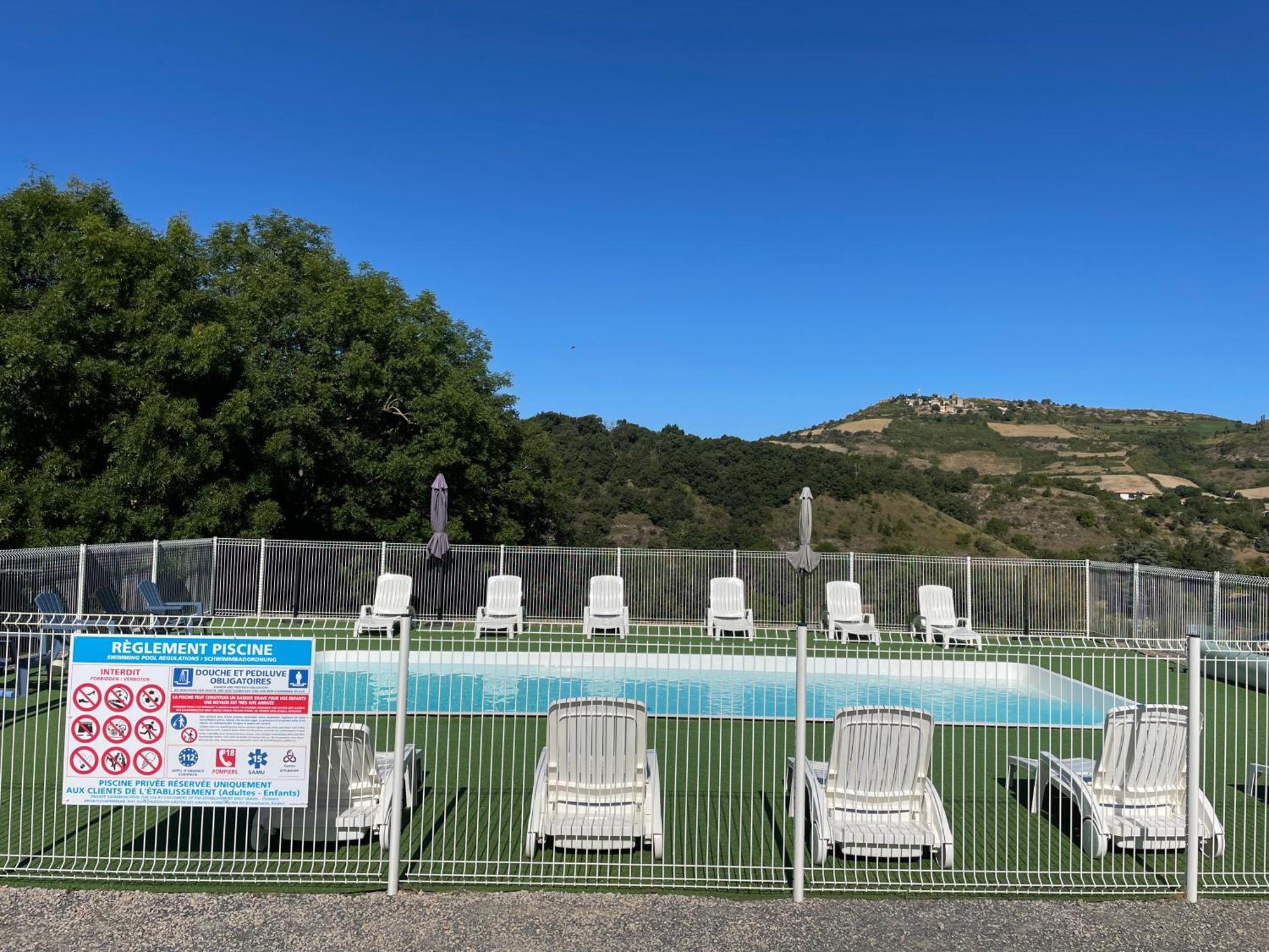 Val St Georges Hotel Saint-Georges-de-Luzencon Bagian luar foto